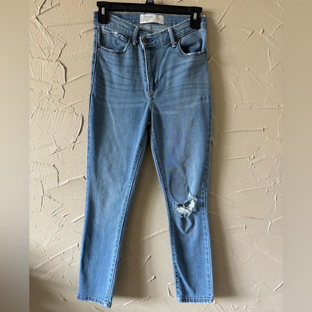 Abercrombie & Fitch V Waist Women Ankle Jean High Rise size 25 / 0S Soft